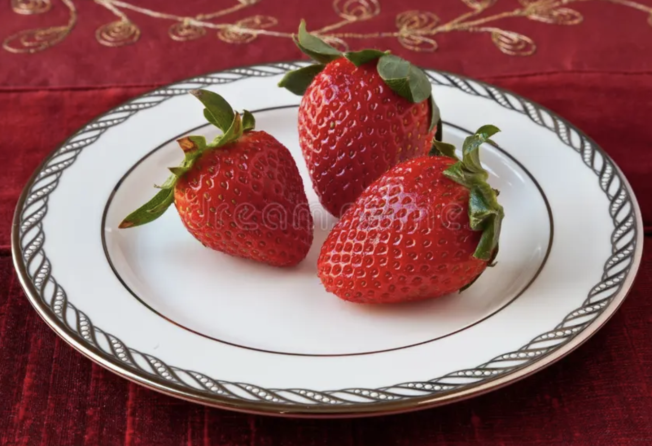 Khalil El Rez’s novel “Strawberry-spotted handkerchief” : An astonishing weaving of the novel’s fabric with the spindle of love